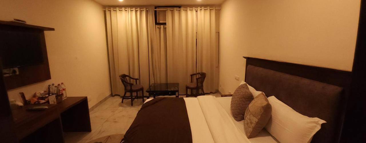 Hotel Multitech Premium Chandīgarh 외부 사진